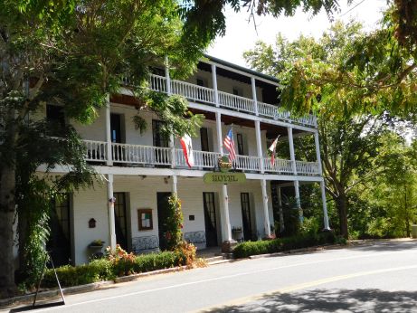 [Picture of St George Hotel]